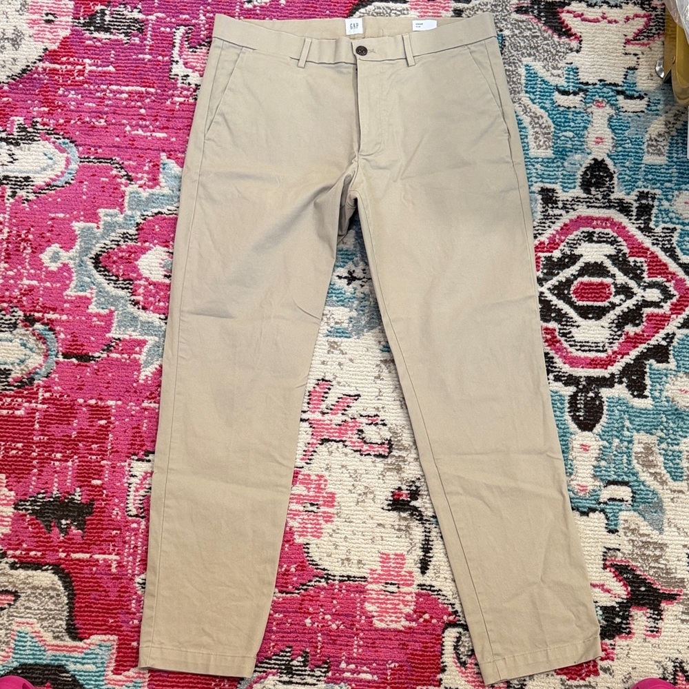 GAP Men's Slim Chinos Pants Khakis in Khaki/Tan 33x30